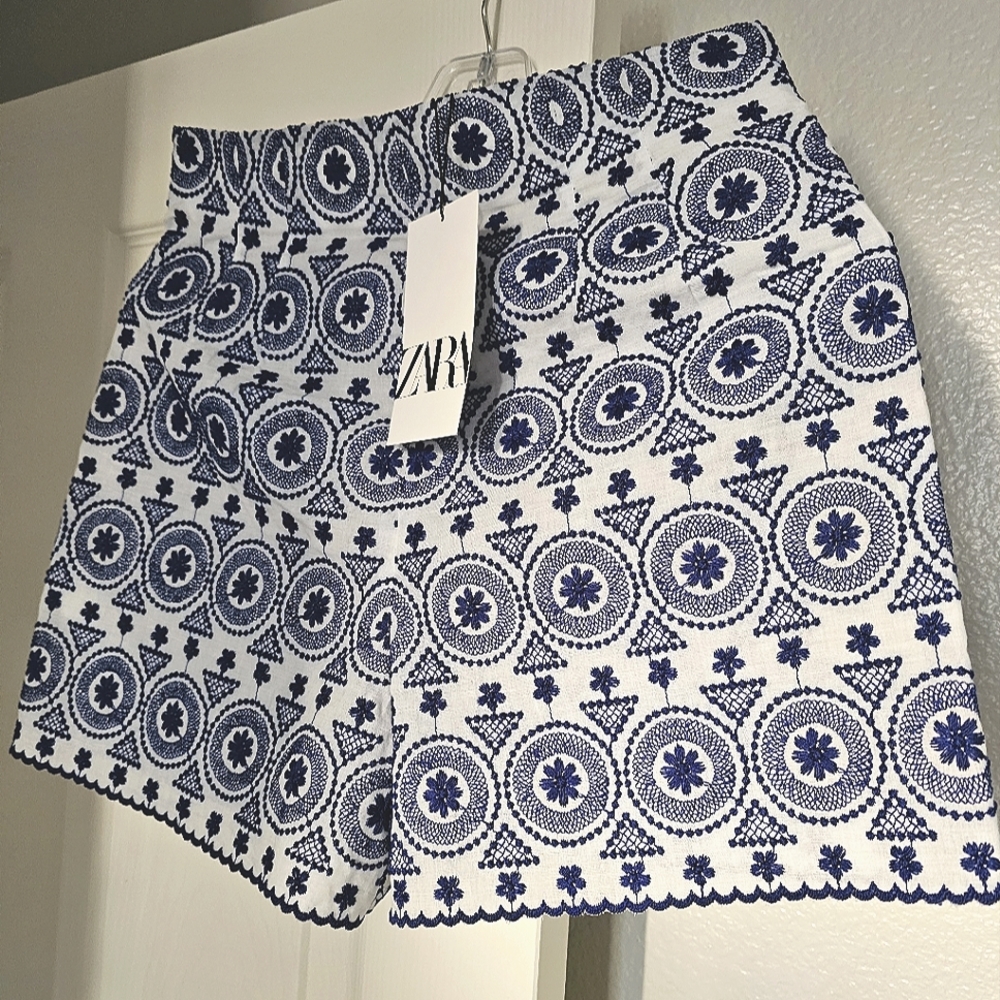 Zara White Blue Embroidered High Rise Scallop Hem Shorts